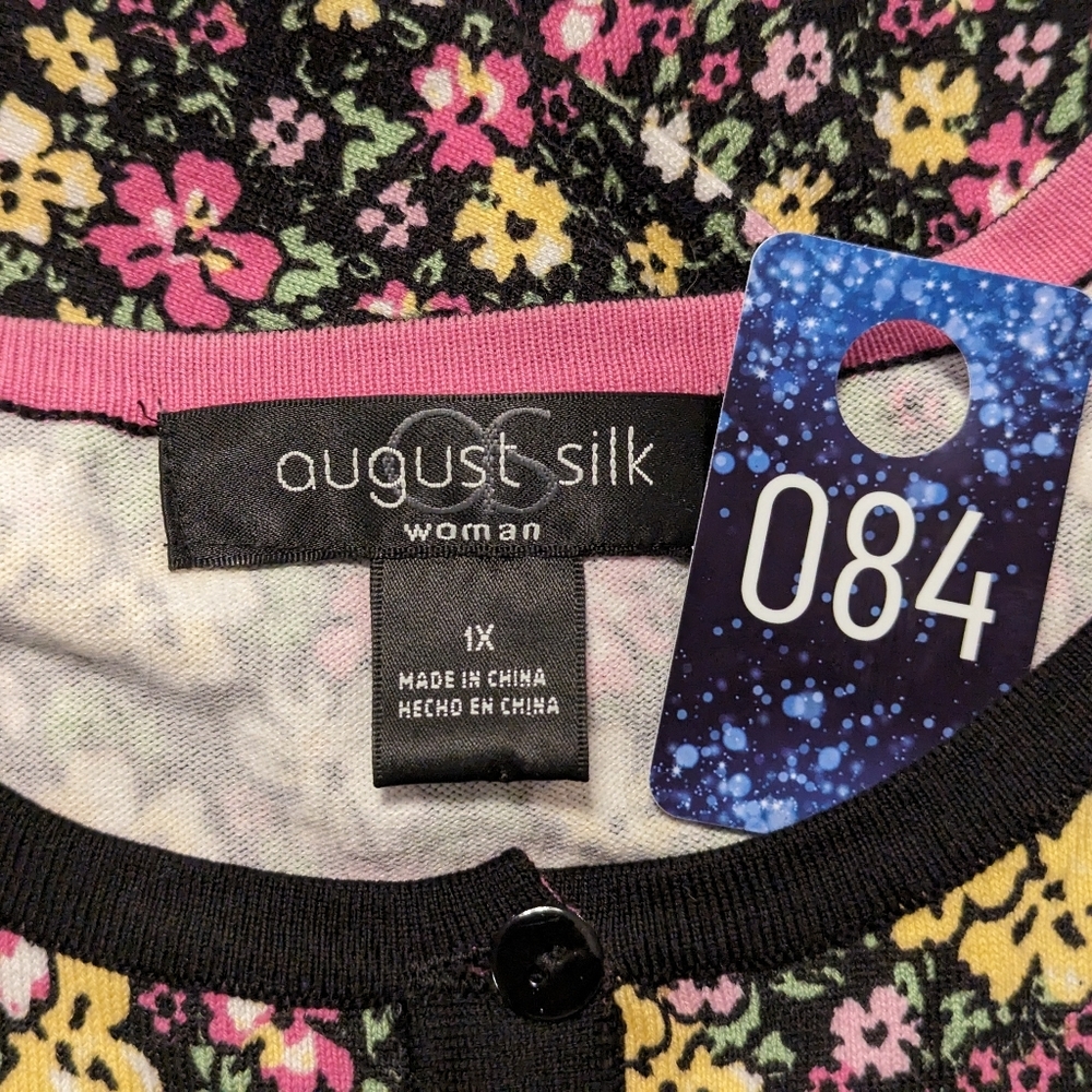 5/$25 Augusta Silk Floral Button Up Top - Picture 4 of 5